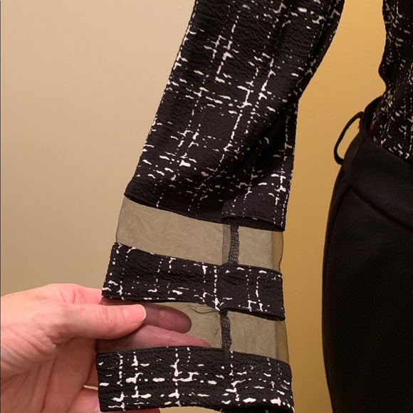 Chic Black and White Print Jacket with Clear bands in the cuff region NWOT - Picture 4 of 11